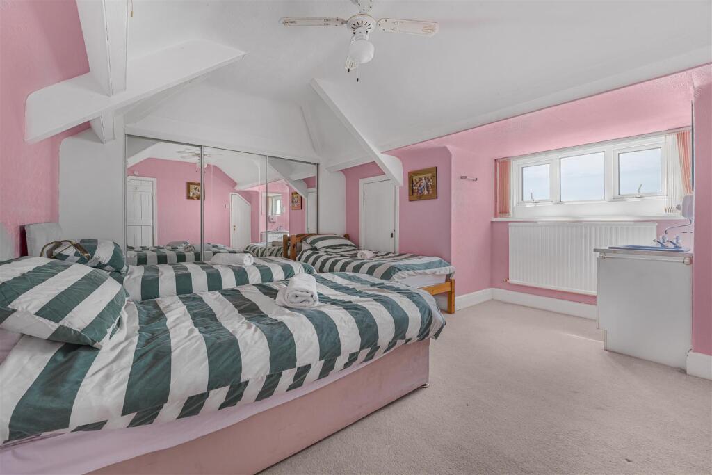 Ogmore-by-Sea Bedroom 4